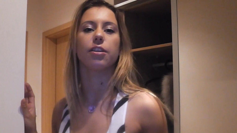 NM fetish femdom videos by Princess Nikki Cruel: Prințesa Nikki pe toaletă - videoclip cu pișare