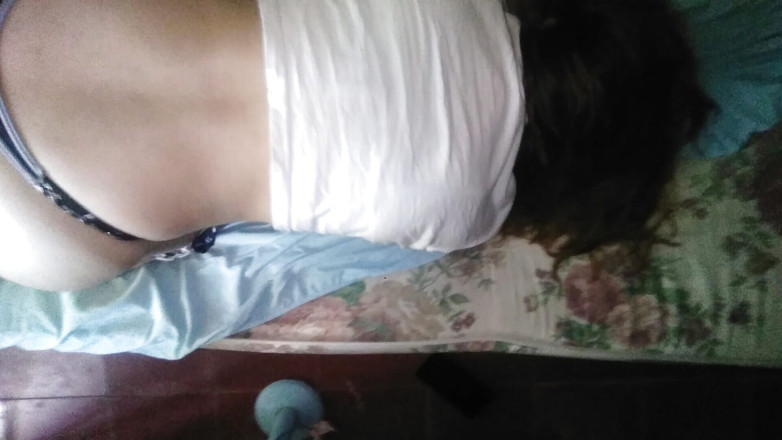 Fitcure1: POV, ich schiebe den tanga meines nachbarn seitlich