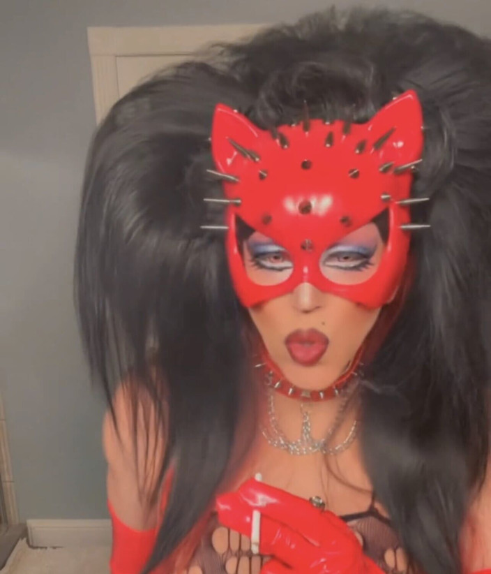 Shelly Robertss: Shelly &amp; ginger roberts travestito che fumano pompino sega fetish dai...