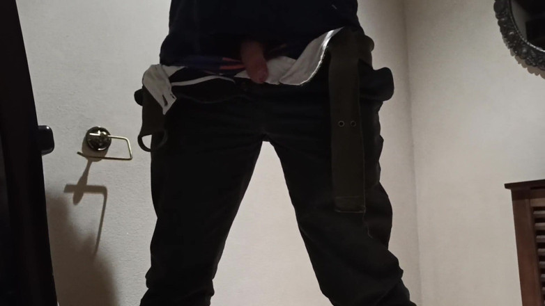 Kinky Guy: 화장실, 노컷 자지 오줌