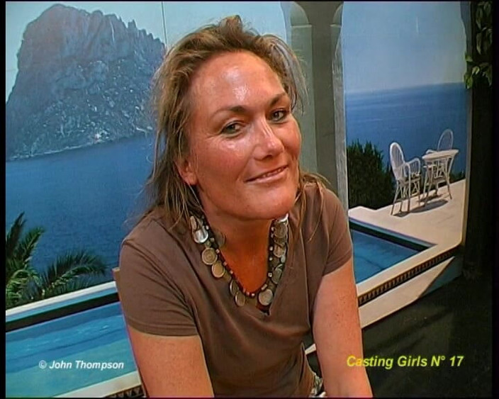 GGG John Thompson Classic Retro: Ragazze calde si spogliano e vanno per un casting sexy...