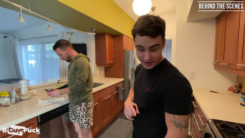 Bi Guys Fuck: Bi 3 Way Hotttt Fuck Sesh - 舞台裏