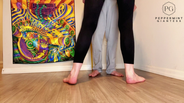 Peppermint Giantess: Deine kleine größe 13 Fuß gegen meine riesin Größe 16 Fuß - totale...