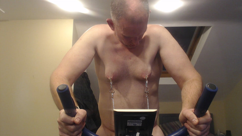 Lovenipclamps: Spiked Clover klemt zich af