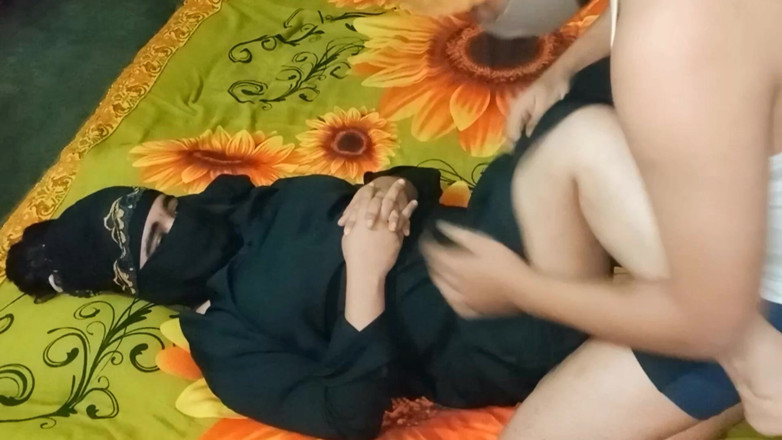 ValuableBridge1: Gadis berhijab pakai burqa tertarik untuk