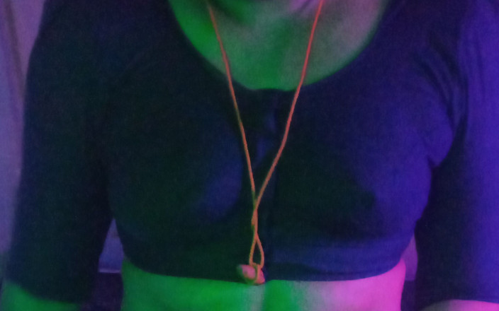 Goddess Silk Smita: 阿妈和继子的午夜小秘密