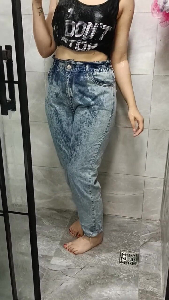 Esmer tarcin studio: Sexy Show Getting Wet in the Shower in Clothes