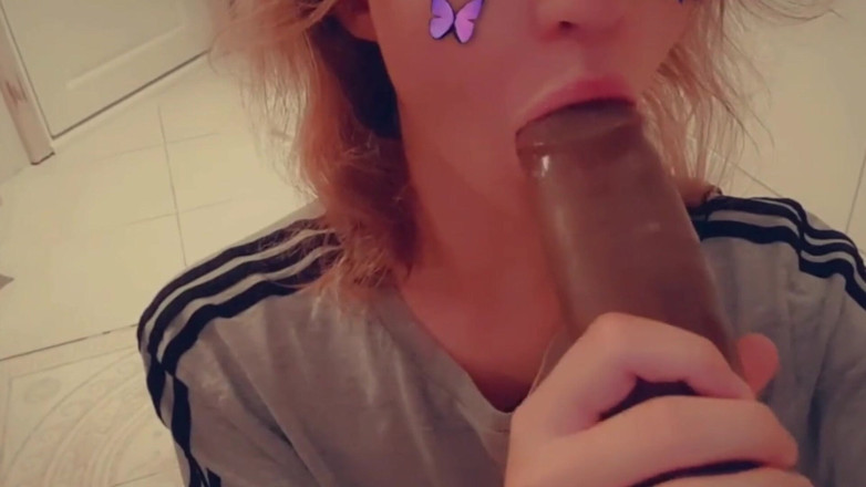 TiSIssyTi: Фембой-сисси, скачет, сосет и кончает без рук для тебя