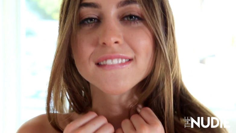 The Nudie: Riley Reid vill suga din kuk