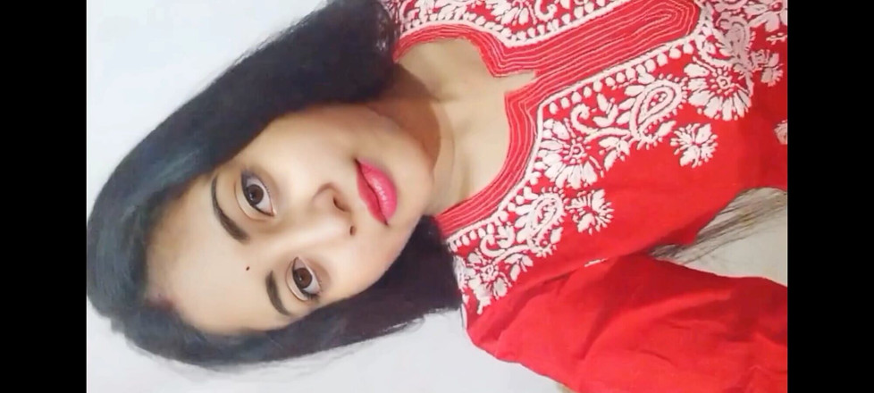 Vicky Siya: Siya, fille desi, se refroidit la chaleur de sa chatte...