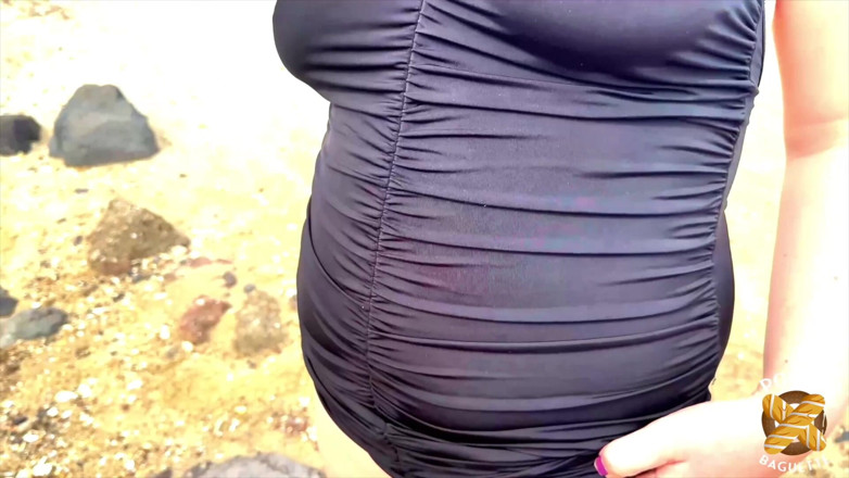 Porno Baguette: Leila, mamă sexy incitantă, este futută foarte tare