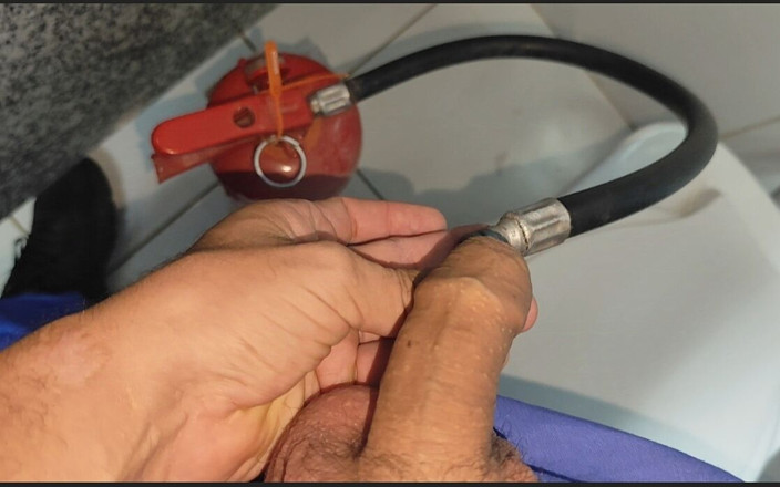DaddyDoted: De lul van de jongen koelen met de brandblusser.
