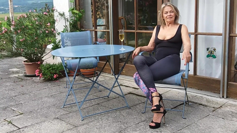 martinawest: Martina afuera en leggins