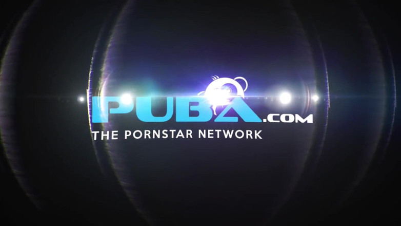 PUBA: La bombasse Sarah Jessie prend une grosse bite noire