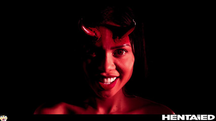 Hentaied: Real life hentai - Canela Skin está poseída por un demonio...