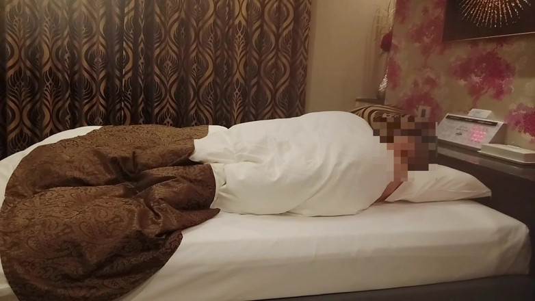 akeieroi: 与出轨夫妇的性伴侣一起拍摄的性爱视频