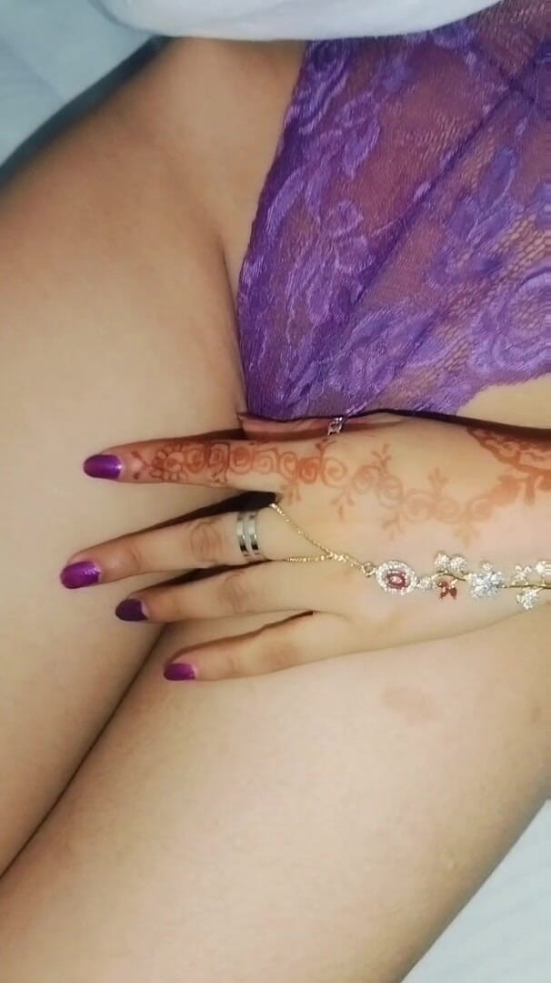 Sreemeg: Une indienne me suce la bite