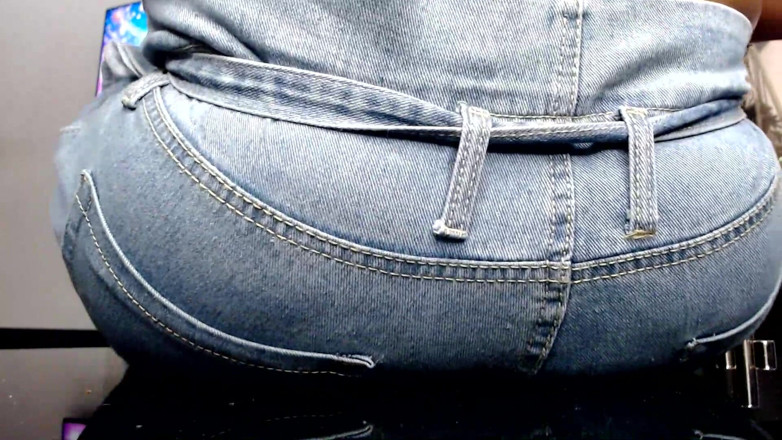 Maeling: Pequeño hombre arruinado en follada anal de jeans con culo...