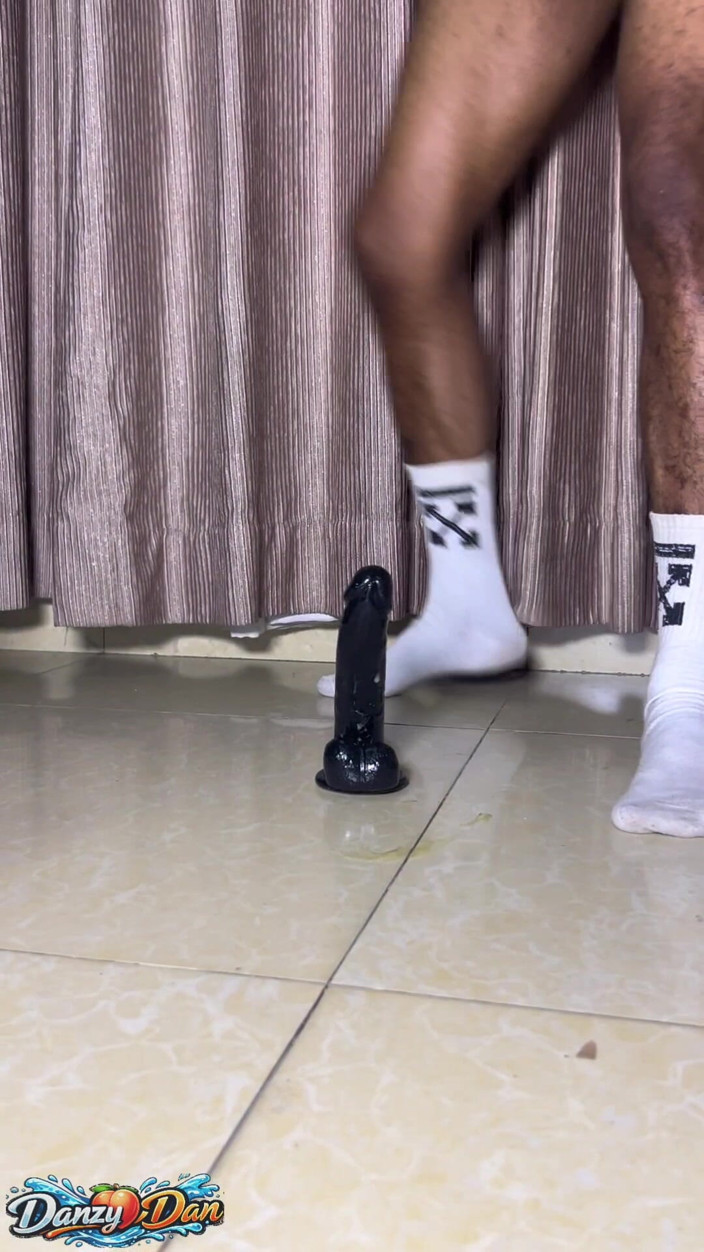 Danbottom12: Mokra i trychna Dildo Play