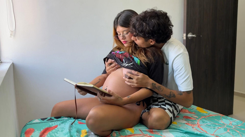 Amateurs productions: Je profite de ma demi-sœur enceinte qui s’occupe de toucher...