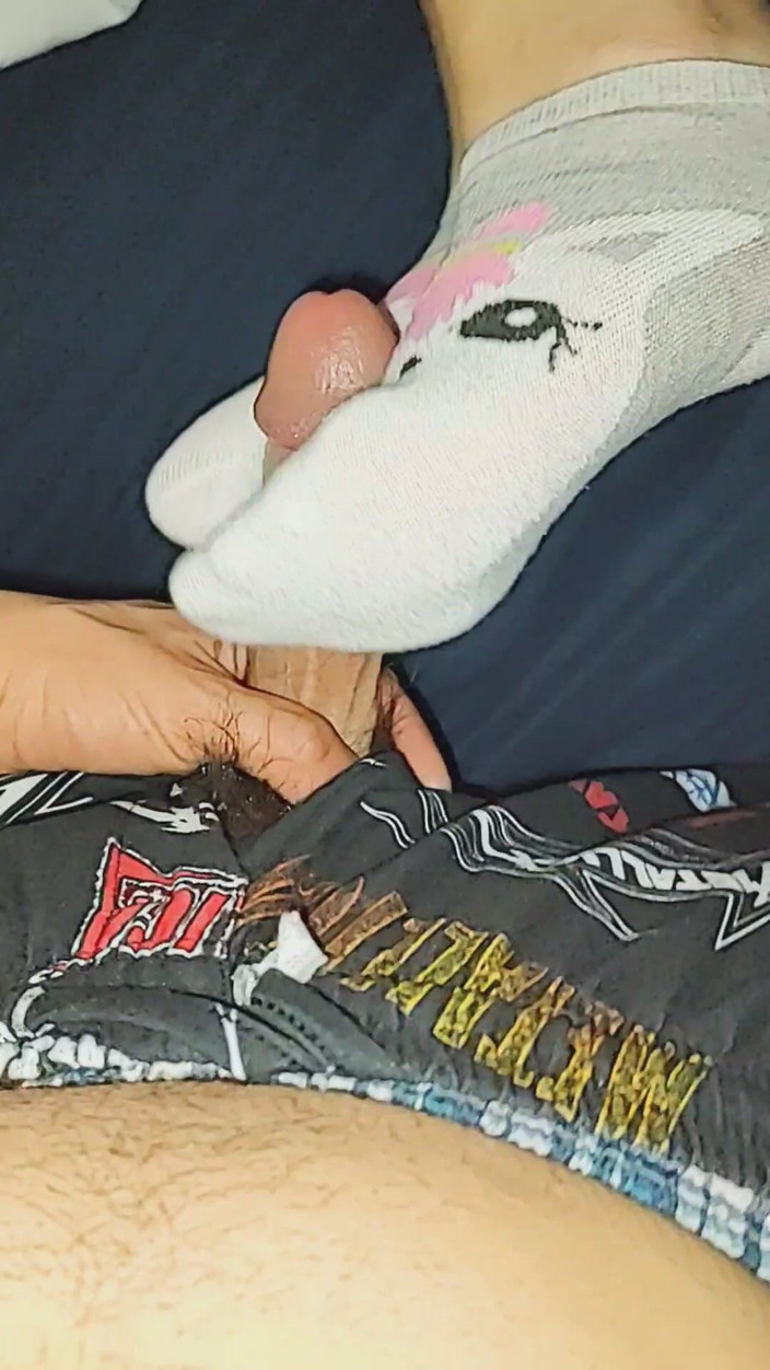 SocksAddict69: Kaus kaki unicorn kecil yang nakal dengan kaus kaki muncrat
