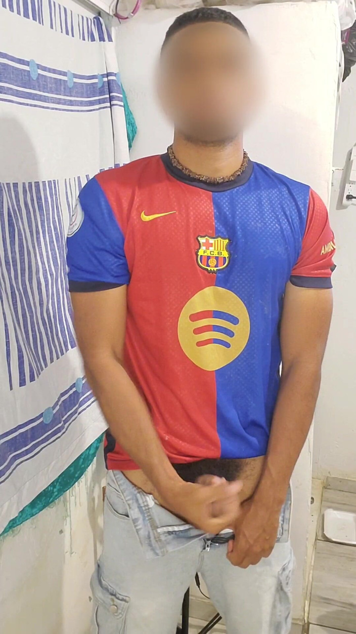 Charlieburrito: Questo ragazzo è sempre eccitato