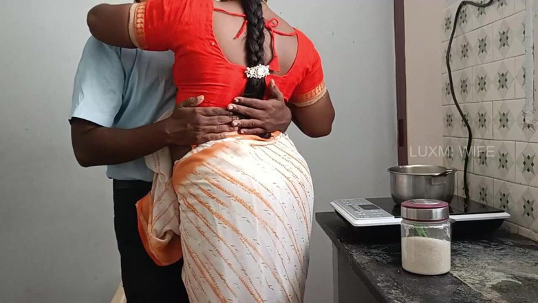 Luxmi Wife: Pengurus Bank Mengongkek Suri rumah dalam saree untuk bayaran balik...