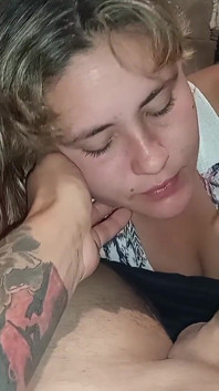 Succhio il cazzo di mio marito e ho il suo latte da dormire felice