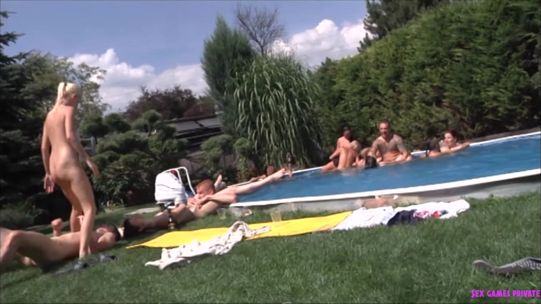 Czech Pornzone: Orgia barbecue in giardino vol.4