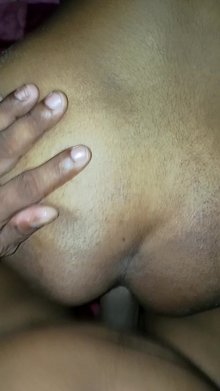 Dispur: भाभी की चूत को चोदा और चोदा भाभी की चूत के ऊपर आउट किया