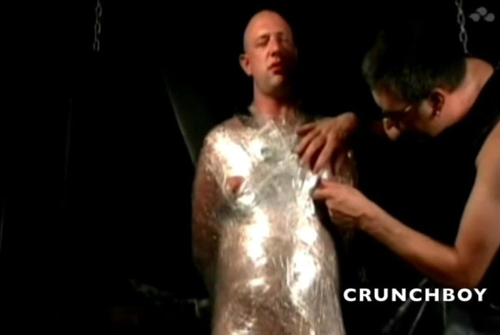 SEX WITH STRAIGHT BOY CURIOUS: Sesja BDSM z niewolą i klapsami na zapleczu