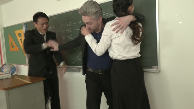 Japornxxx: Mina Asahi, prof - trio interracial !