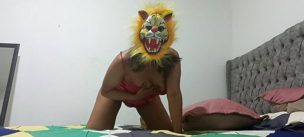 PATY PATY: Tigress cantik menari erotik dengan melancap untuk peminatnya, anda tidak...