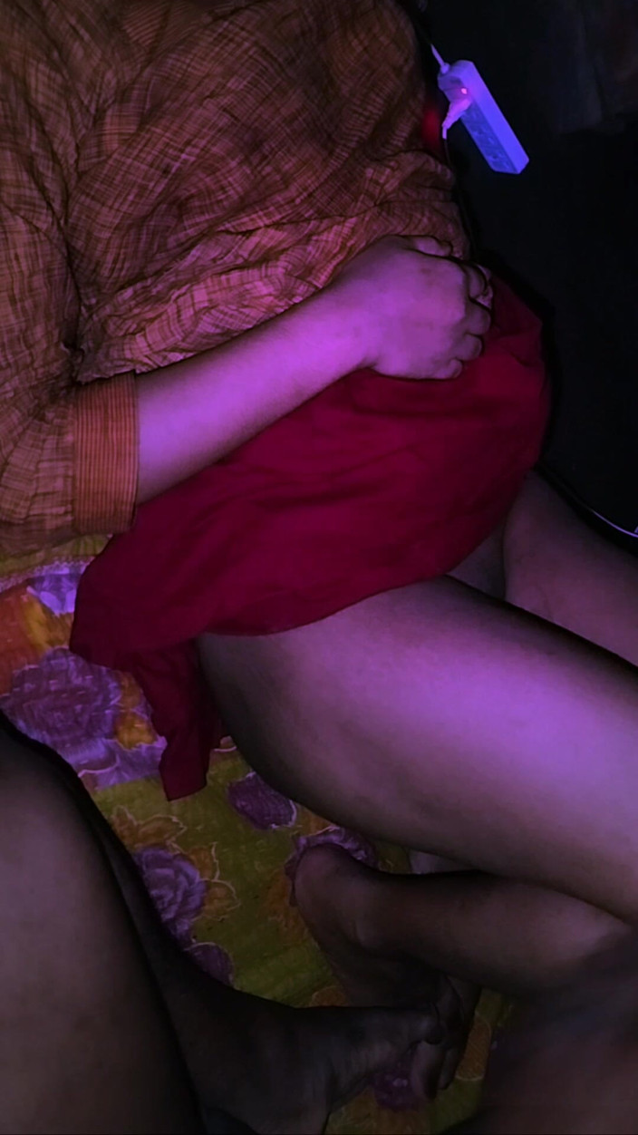 Deshi women: 남친과 처음으로 섹스하는 인도 마을 소녀