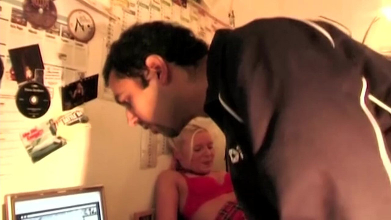 BDSM6.CLUB: Ahegao loira lambendo pau latejante pingando cuspe