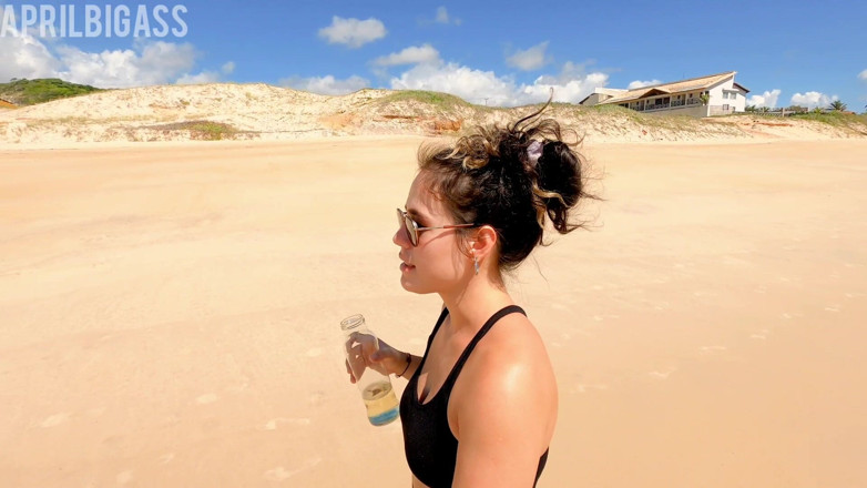April BigAss: Avoir fait pipi sur les plages d’Argentine, j’ai avalé plus...