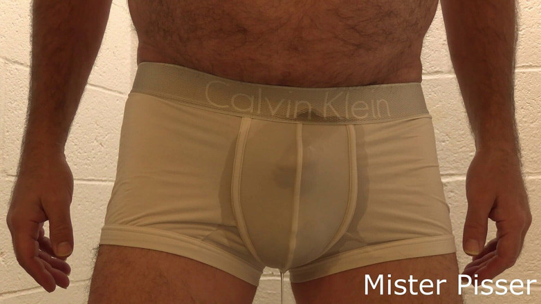 Mister Pisser: Monsieur Pisser mouille en blanc !