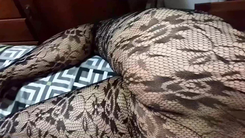 Dani Leg: Lacy Pantyhose pada kaki seksi dengan Nailpolish