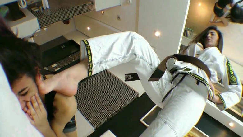 FetishKing: Karateka pieds visage par Pandora Cruel et Esclave Pat