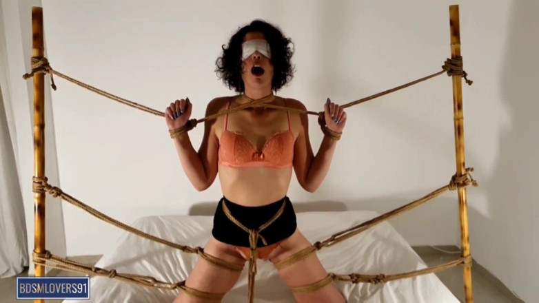 Bdsmlovers91: Мотузка промежини і гра з диханням - кольорова версія