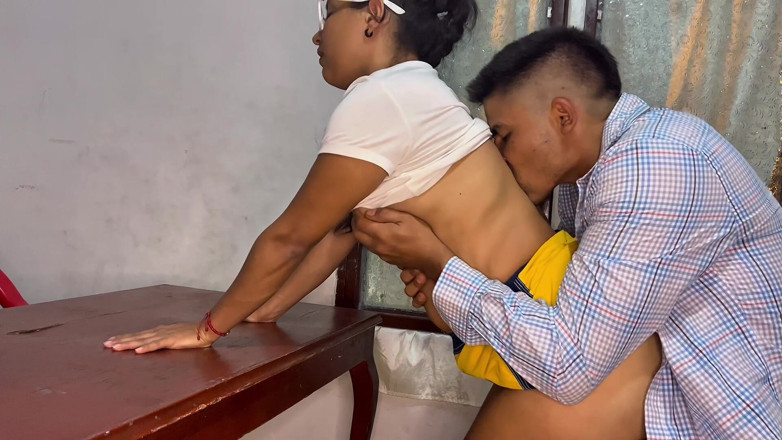 Gilversexy: बड़े स्तनों वाली और बड़ी गांड वाली कॉलेज लड़की अपना ग्रेड बढ़ाना चाहती है