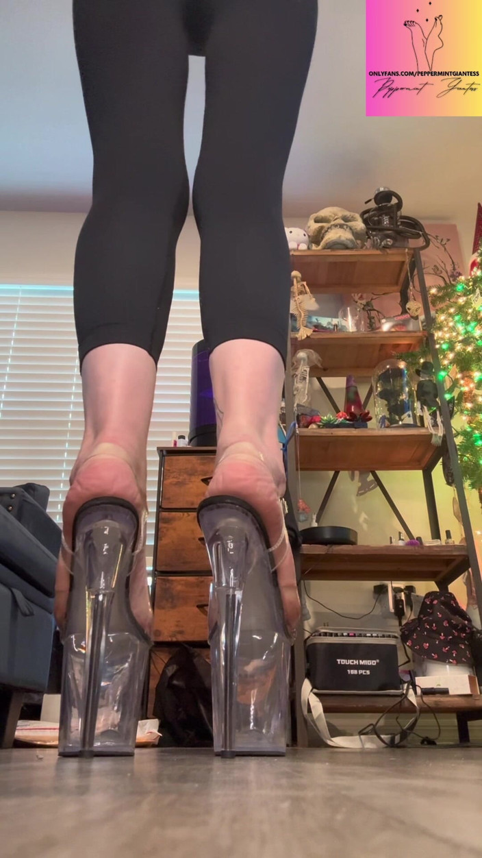 Peppermint Giantess: 8인치 힐 크기 14 맞춤 크기 16피트 만들기