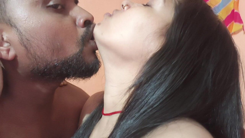 Sona bhabhi: Une femme au foyer indienne excitée à gros nichons donne du...