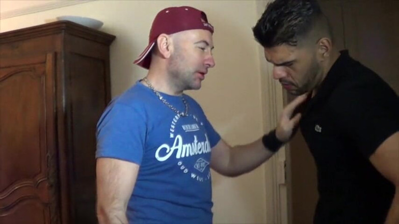 Gaybareback: Leon XXL knullar utan kondom Jess Royan och creampie