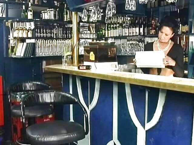 Porno kino: Німецьку повію трахали в барі