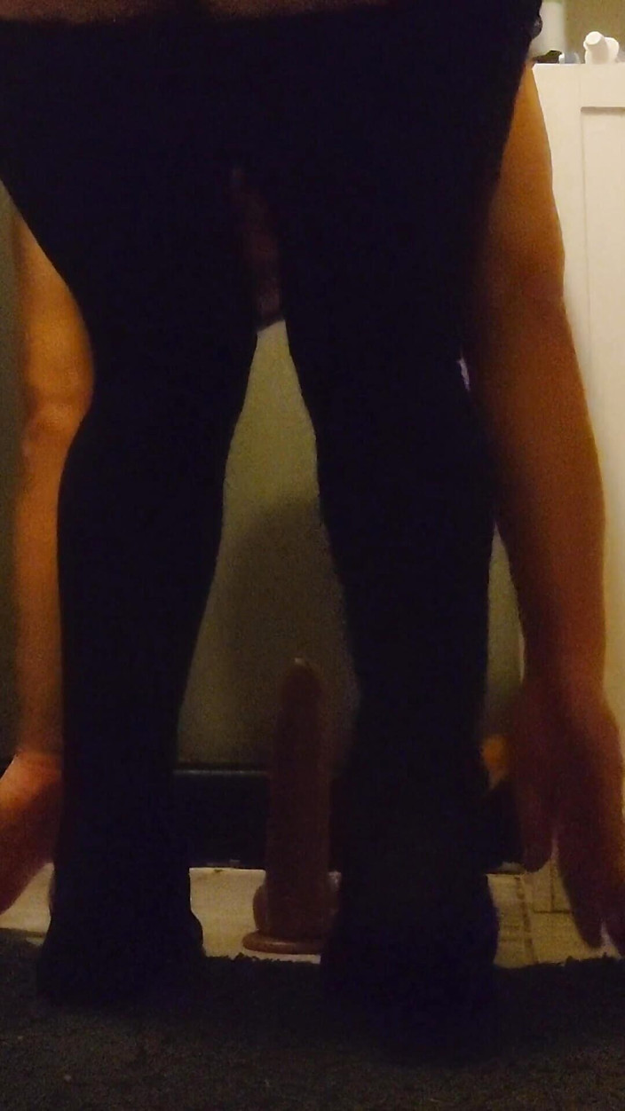 Kaz69: Prima dată cu femeie latino cu forme, fără mâini, sissygasm