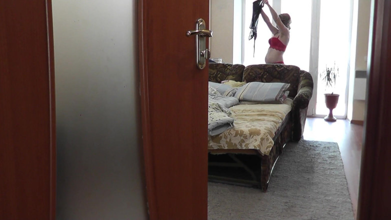 XXX-Platinum: sauteli beti shauchaalay men gili choot men hastamaithun karti hai...