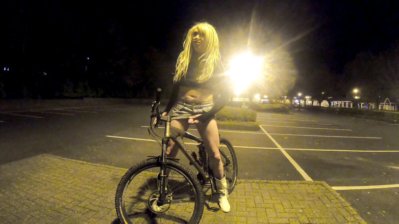 The Midnight Minx: Themidnightminx naik sepeda tengah malam