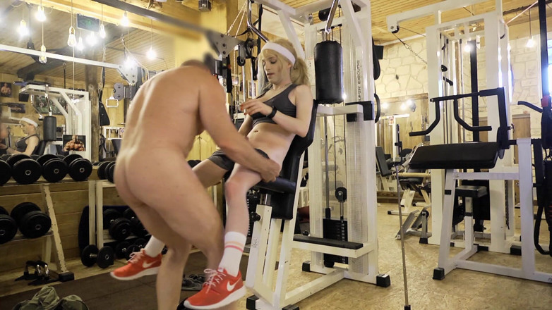 TV_Helena: La trans scopa in palestra con il suo allenatore! Una...