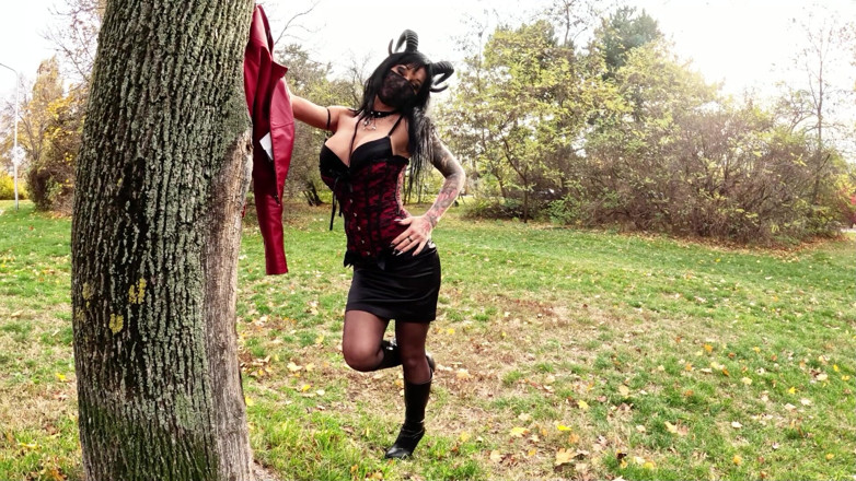 Miss Lilith devil: Lilith Needs a Thick Cock to Squirt